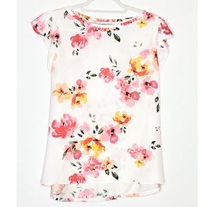 Floral printed ruffle short sleeve blouse.